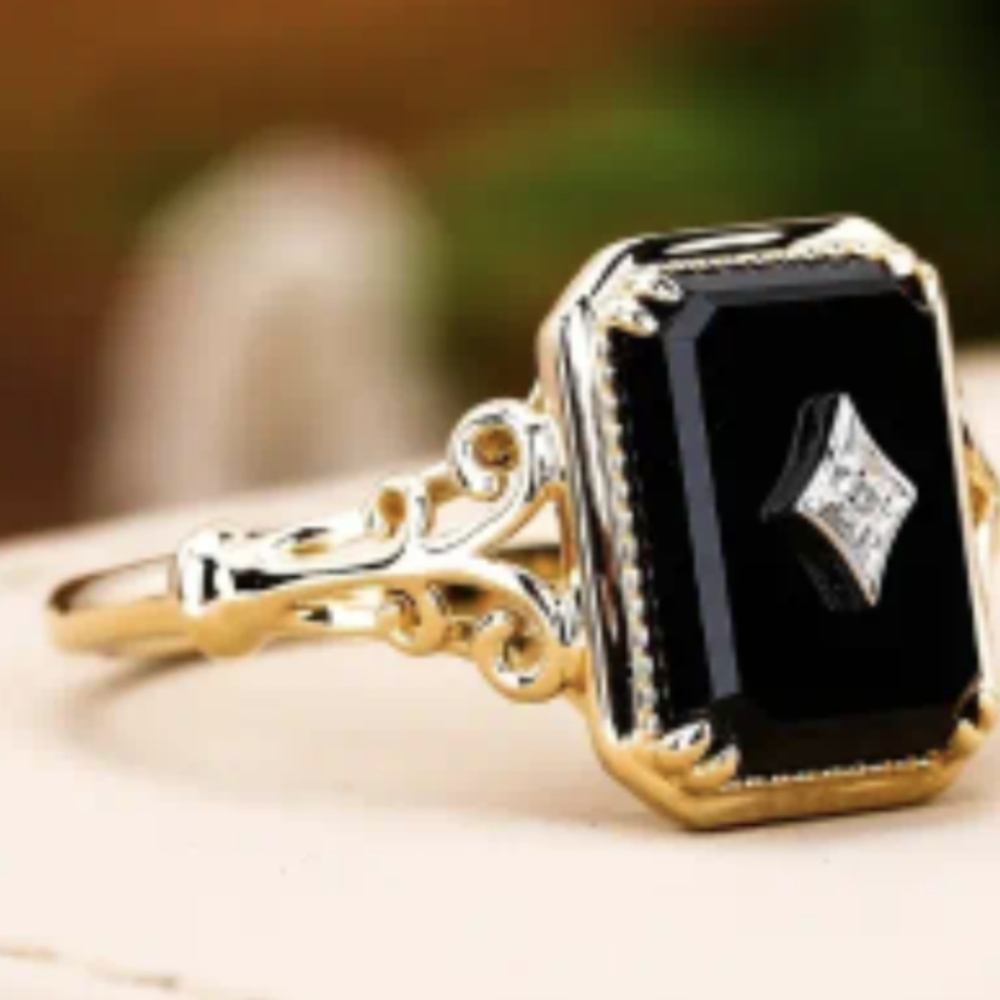 Elegant Black Onyx Ring Gold Band Size 8 New With Tags - Picture 8 of 8